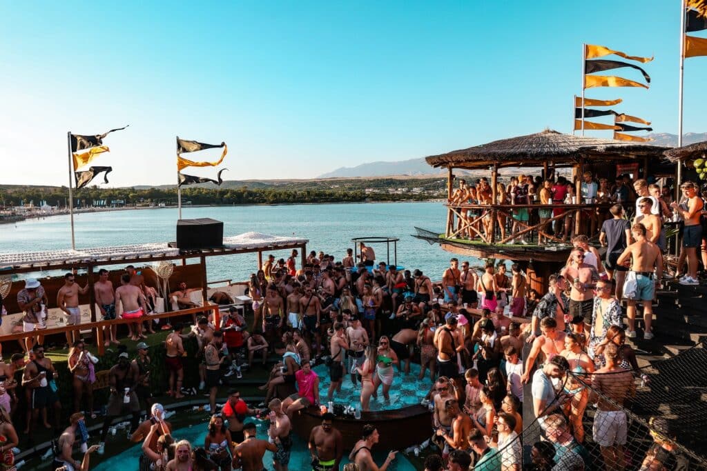 people-raving-at-hideout-festival