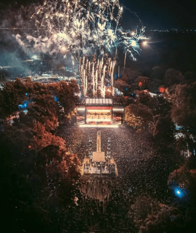 main-stage-view-from-above-at-aftershock-festival