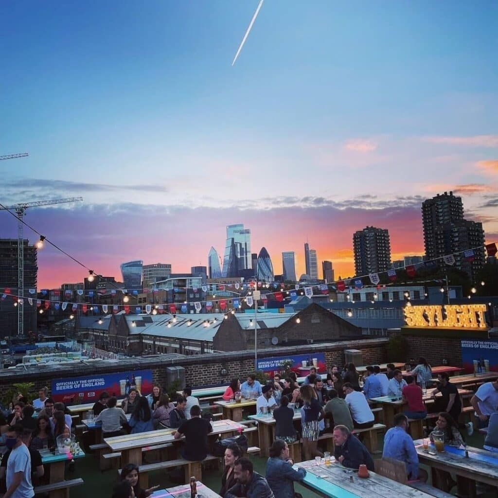 view-from-skylight-rooftop-bar-london