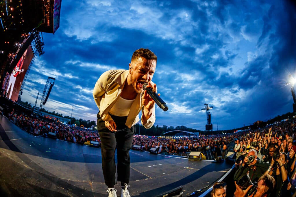 imagine-dragons-perfoming-at-pinkpop-festival