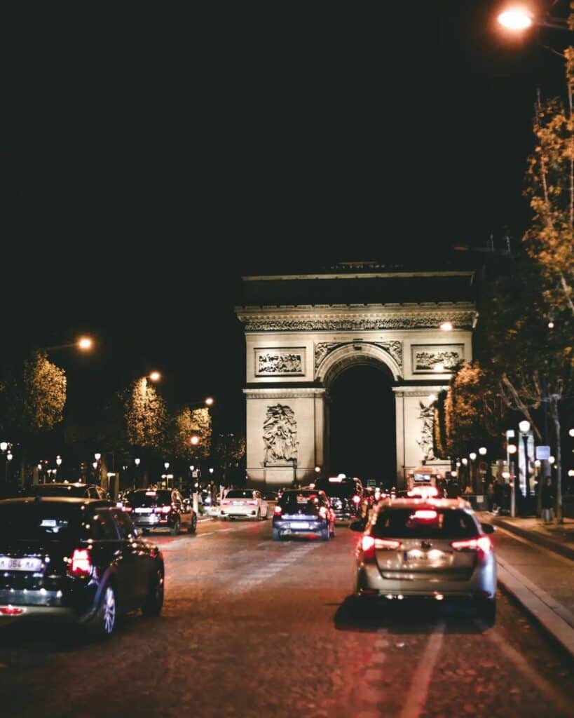 l-arc-de-triomphe-at-night-paris