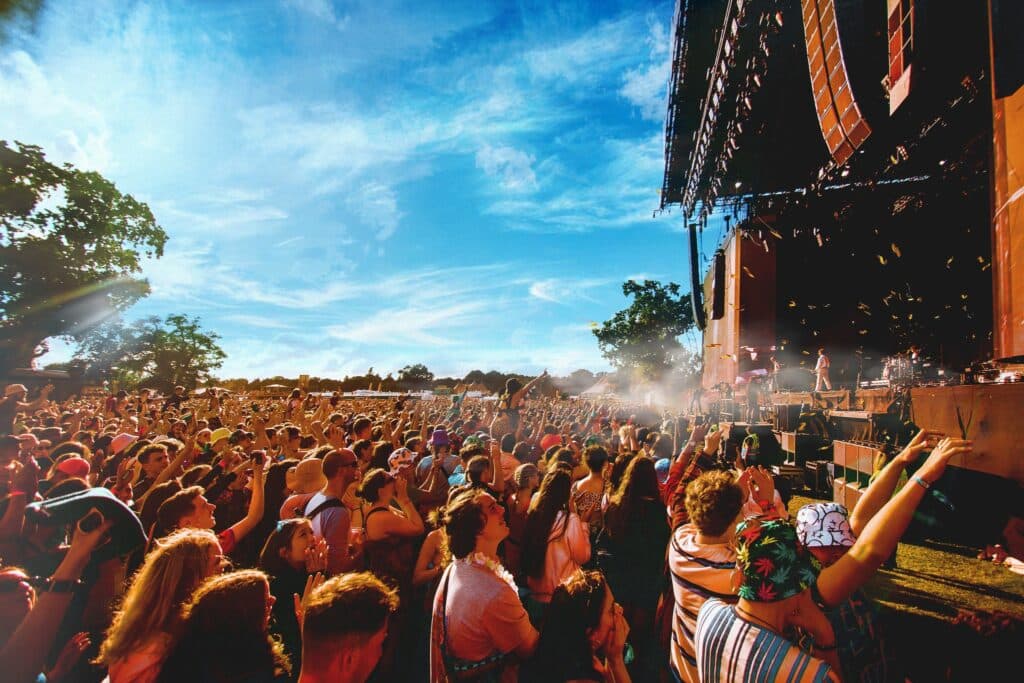 crowds-in-front-of-stage-at-electric-picnic