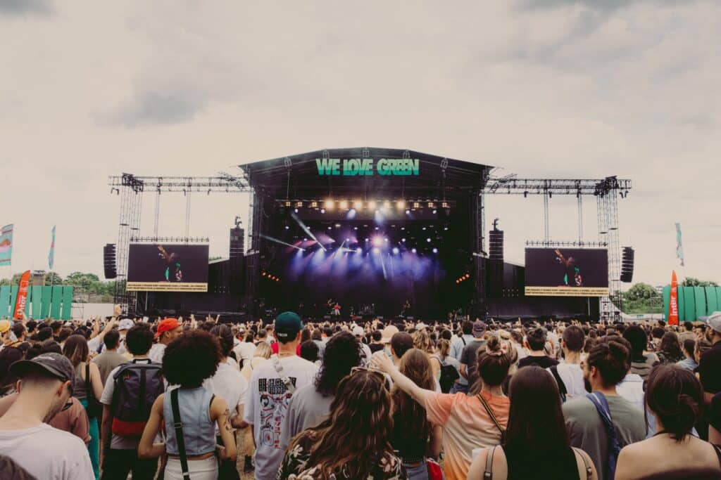 crowds-in-front-of-stage-at-we-love-green-festival