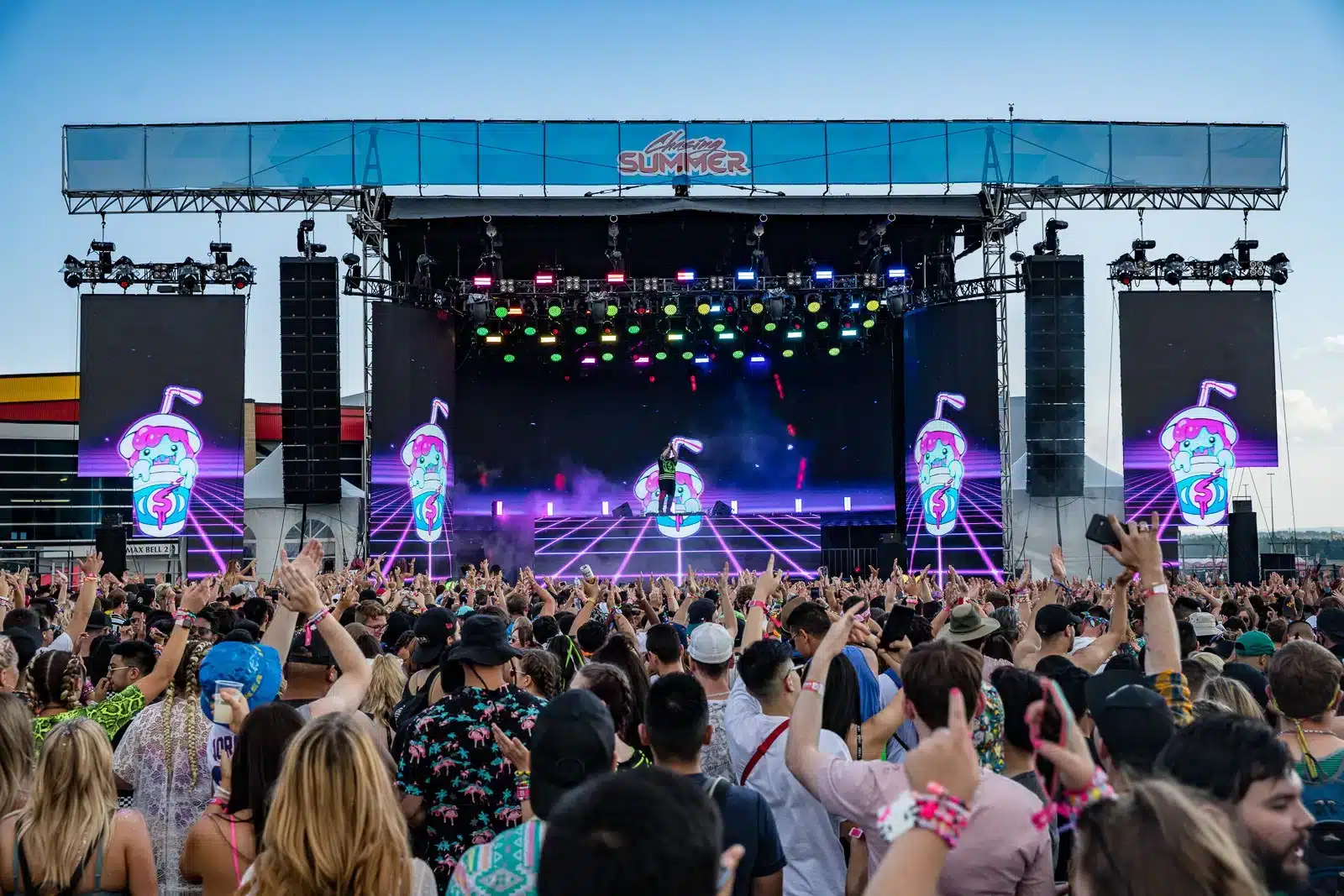 main-stage-at-chasing-summer-festival