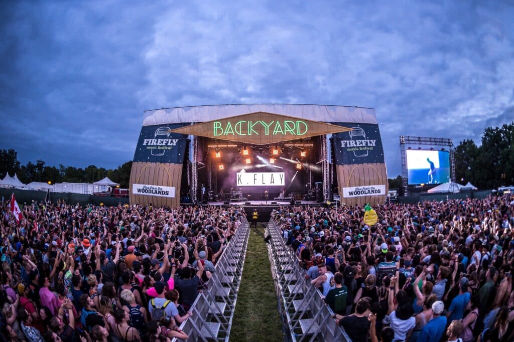 people-in-front-og-backyard-stage-at-firefly-festival
