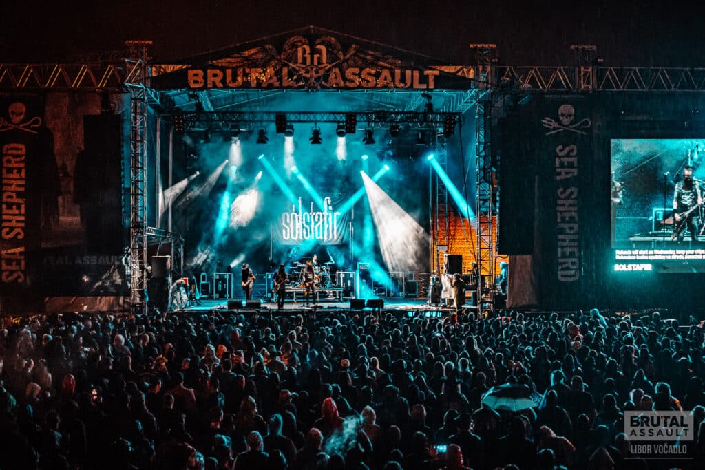 artists-perfoming-on-stage-at-brutal-assault-metal-festival