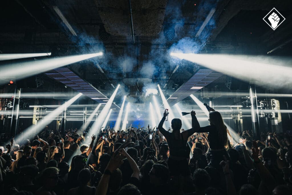 people-raving-at-rotterdam-rave-festival