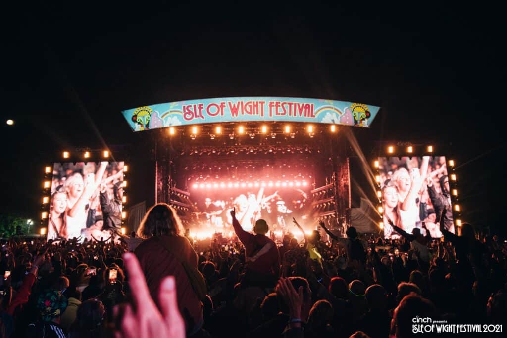 crowds-in-front-of-stage-at-isle-of-wight-festival