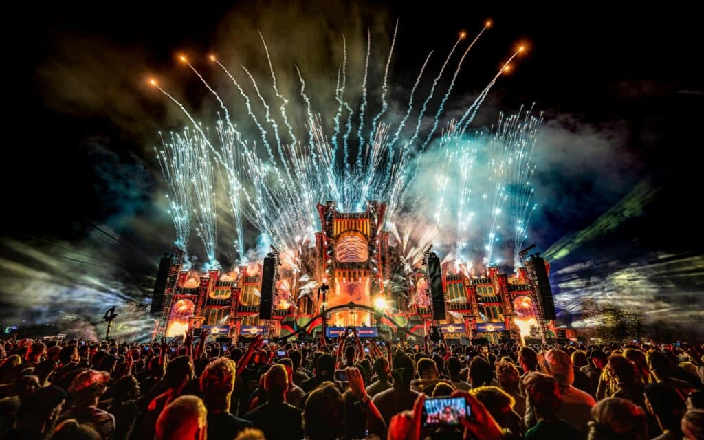 fireworks-at-main-stage-decibel-outdoor-festival