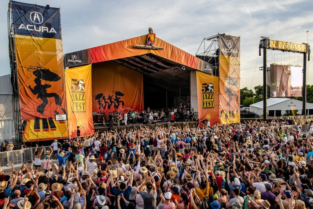 festival-goers-at-stage-at-new-orleans-jazz-festival