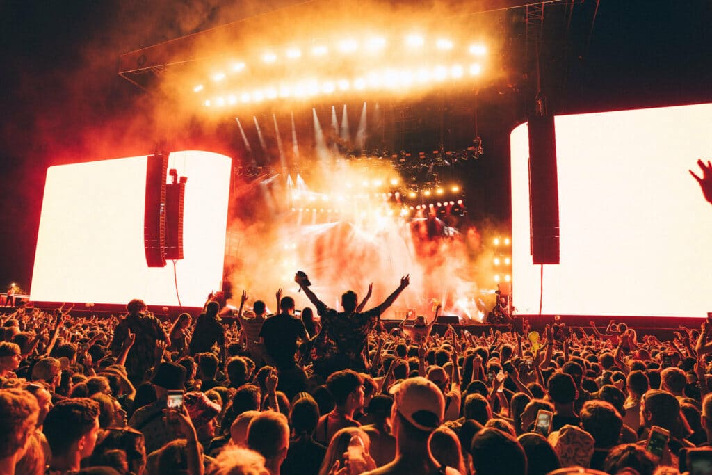 people-partying-at-leeds-music-festival