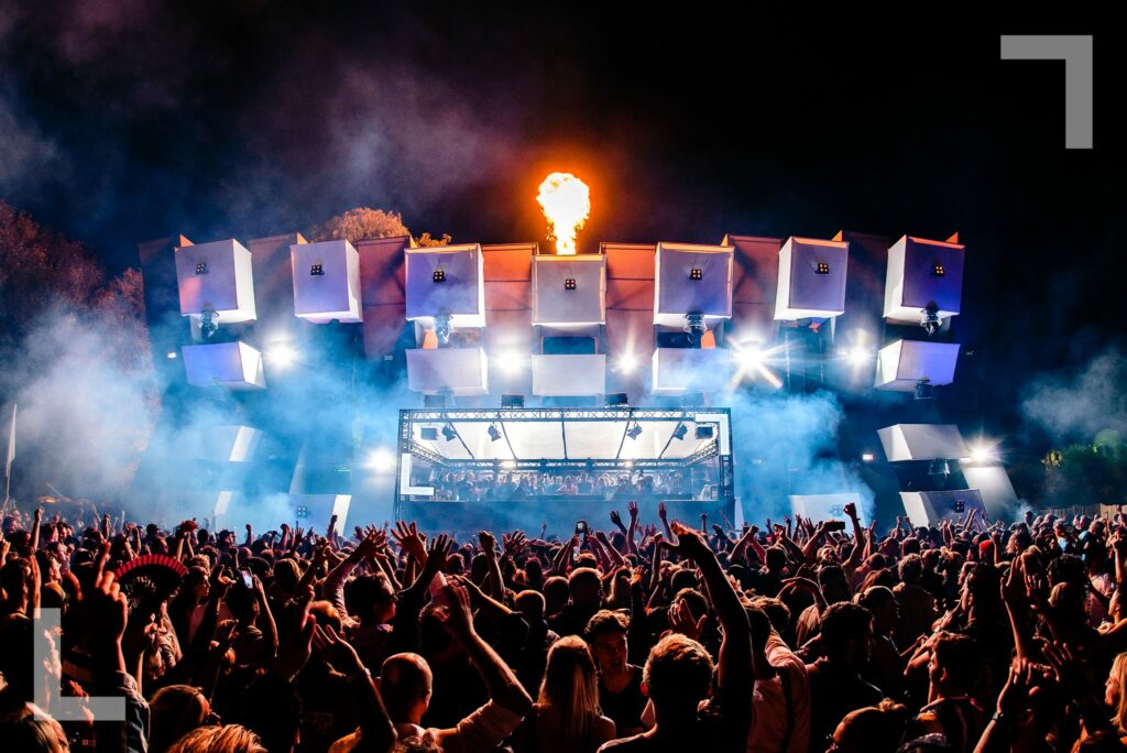 crowds-at-loveland-festival-in-the-netherlands