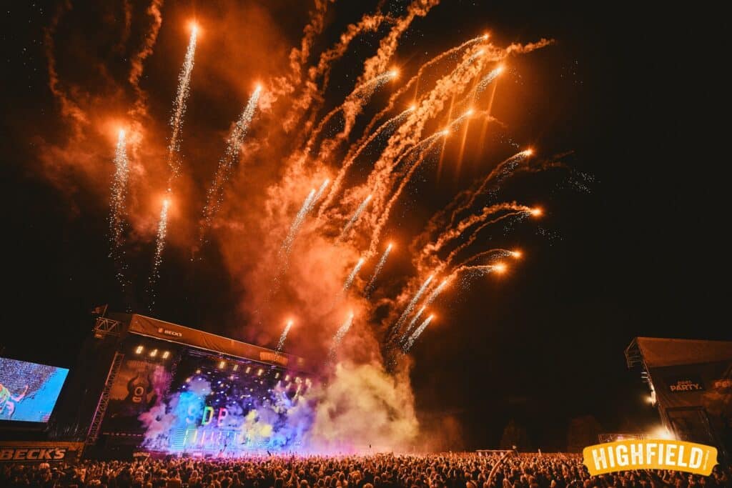 fireworks-at-highfield-festival-in-germany