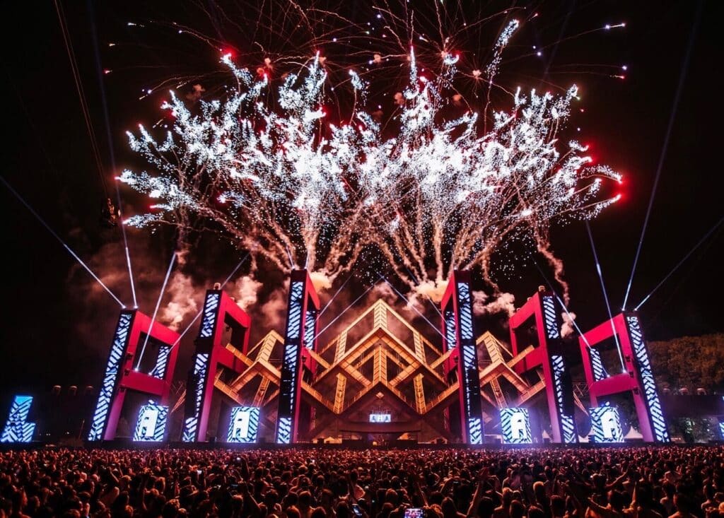 fireworks-at-stage-awakenings-festival