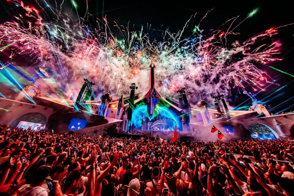 main-stage-at-tomorrowland-festival