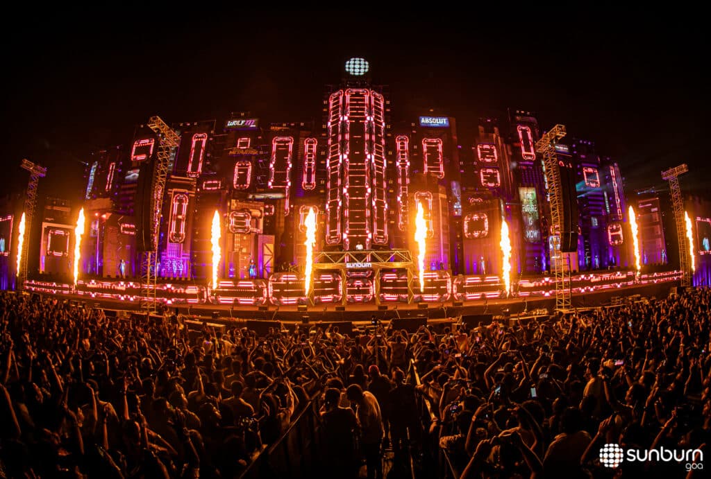 stage-and-crowd-at-Sunburn-Festival-in-asia
