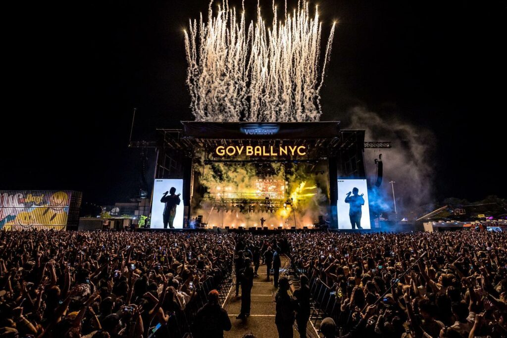 people-in-front-of-stage-at-The-Governors-Ball-festival