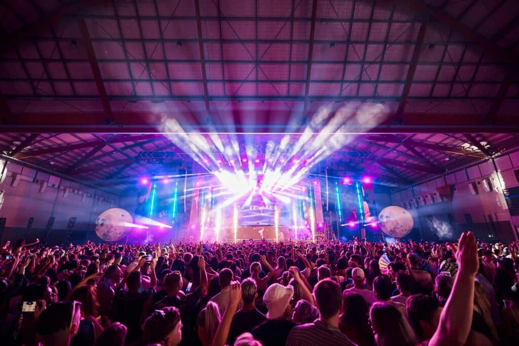 crowds-in-front-of-stage-at-festival-x-sydney