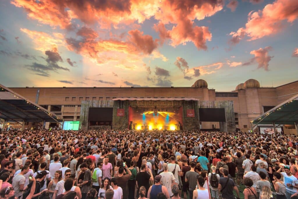 crowds-at-sonar-music-festival-in-spain