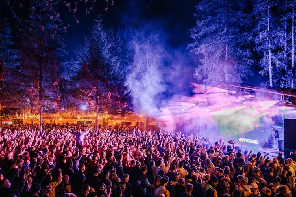 crowds-in-front-of-stage-at-snowbombing-austria