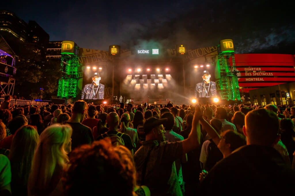 people-at-stage-at-Festival-international-de-Jazz-de-Montreal