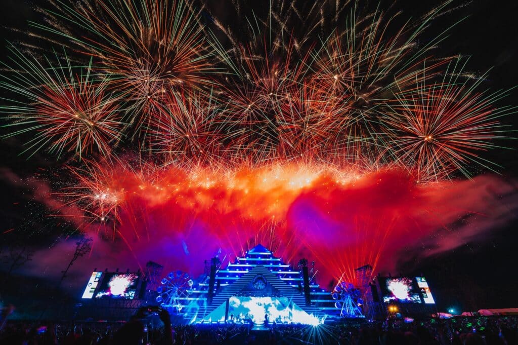 stage-and-fireworks-at-Big-Mountain-Music-Festival