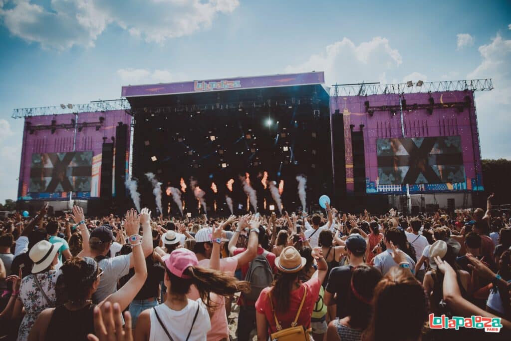 crowds-raving-at-lollapalooza-paris