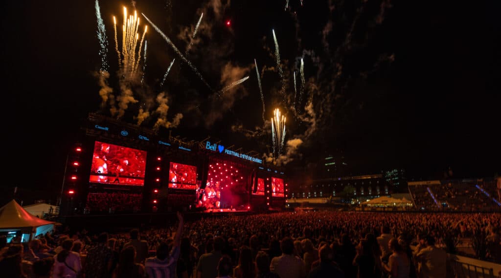 fireworks-at-mainstage-at-festival-l-ete-quebec