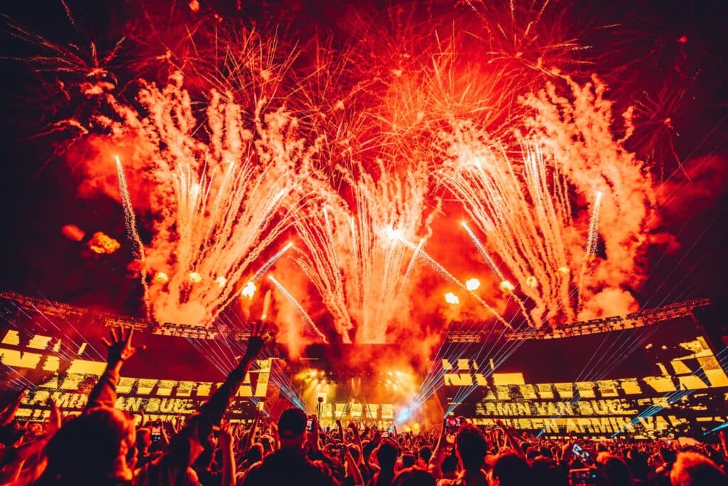 fireworks-shows-at-creamfields-south-fesitval