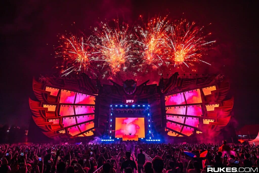 stage-and-fireworks-at-Djakarta-Warehouse-Project-festival-in-indonesia