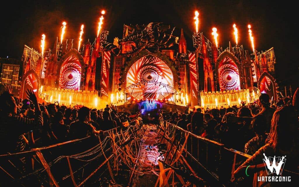 stage_at_Waterzonic-festival-in-thailand