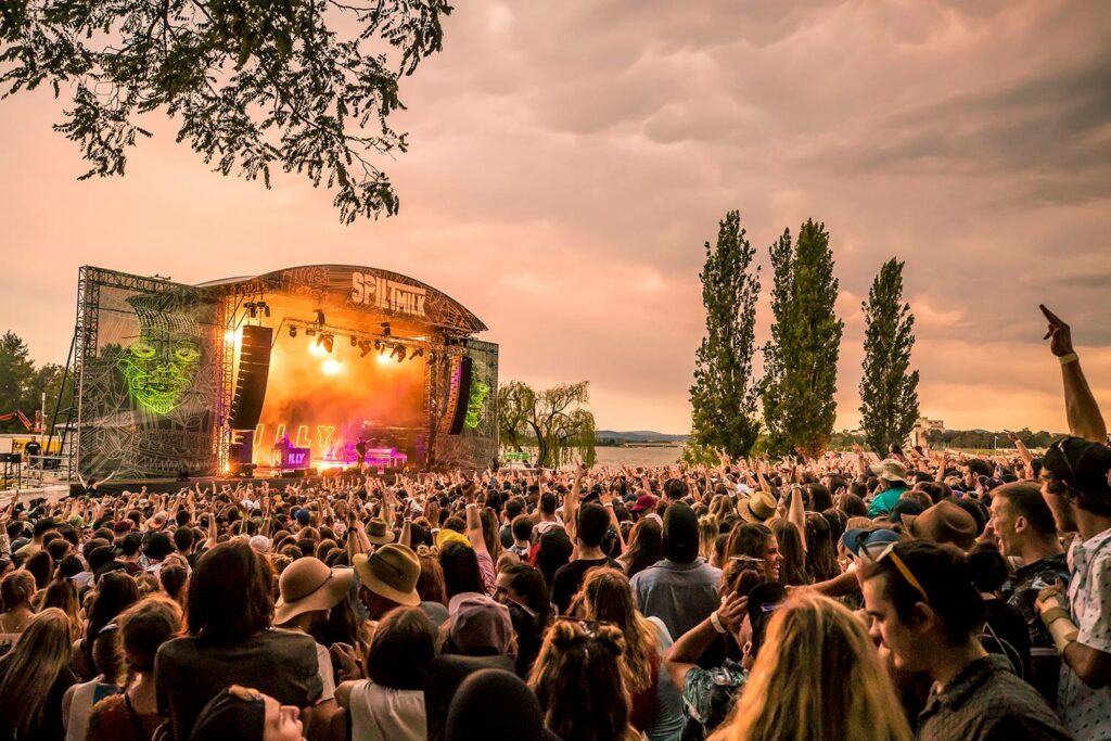 crowds-at-spilt-milk-festival-gold-coast