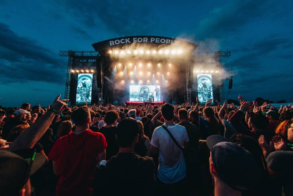 crowds-in-front-of-stage-at-rock-for-people-festival