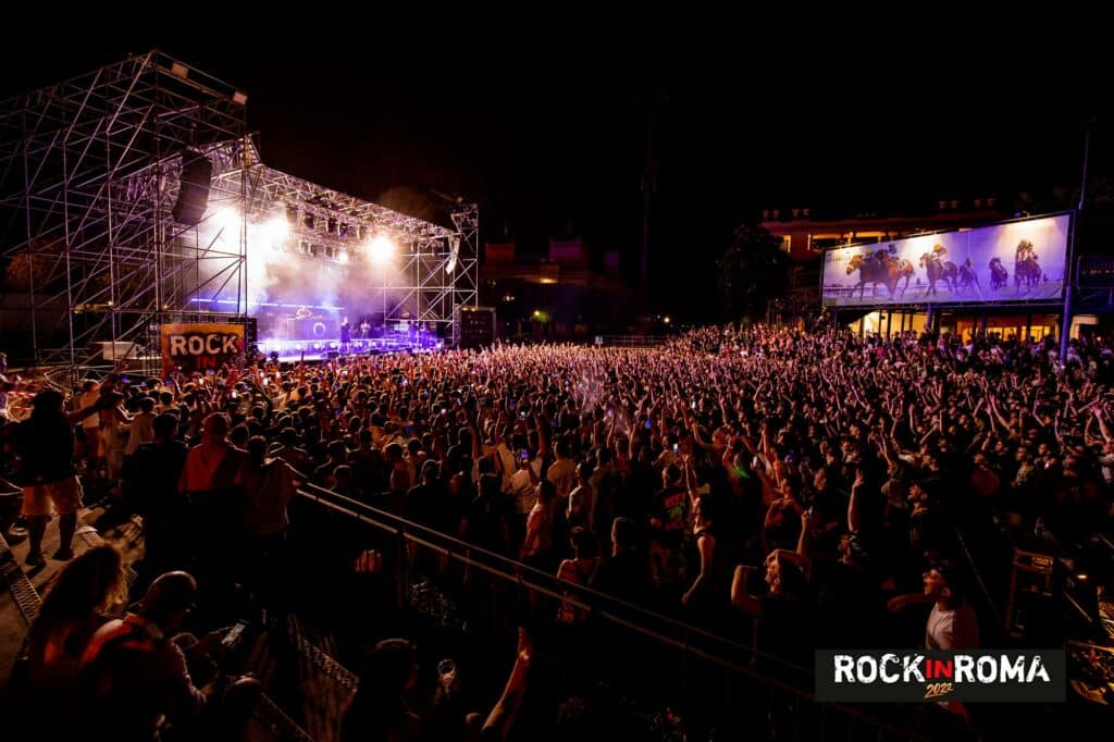 stage-and-crowd-at-rock-and-roma