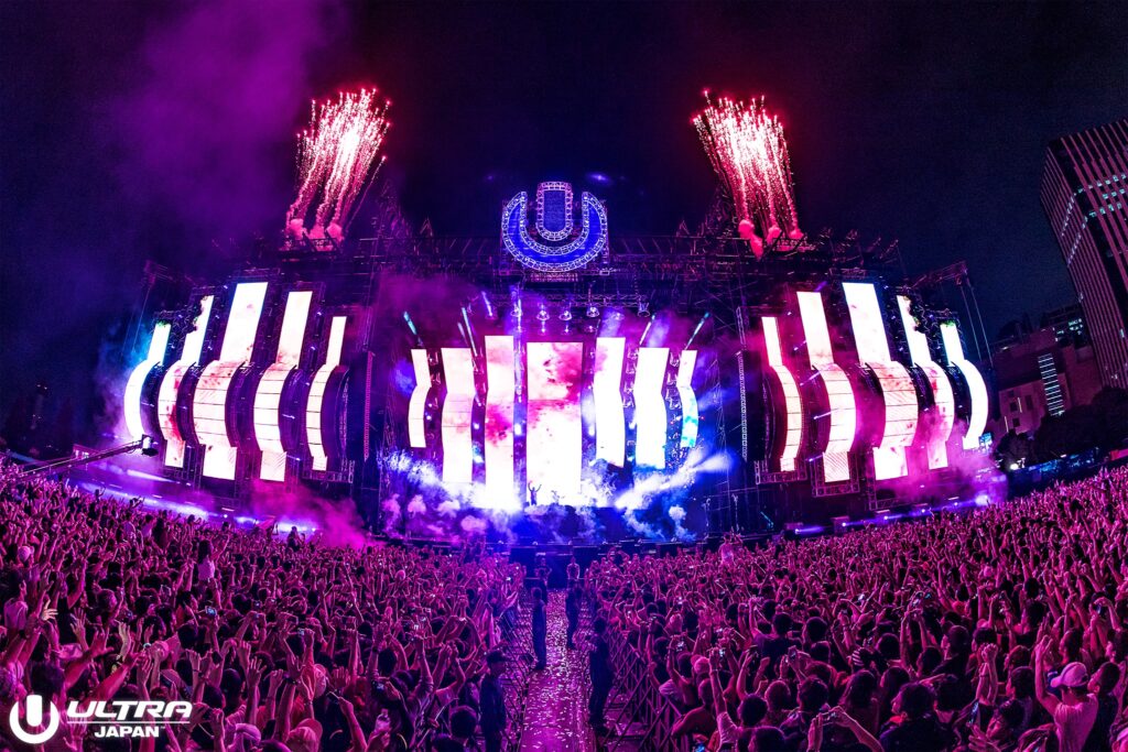 stage-with-fireworks-at-Ultra-festival-Japan