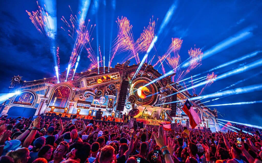 stage-with-fireworks-at-tomorrowland-belgium