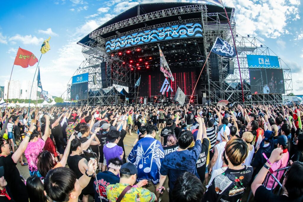 crowds-in-front-of-stage-at-Busan-Rock-Festival-in-south-korea