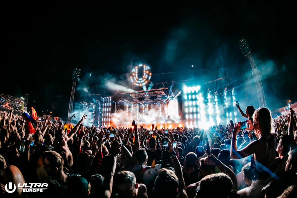 crowds-in-front-of-stage-at-ultra-festival-australia