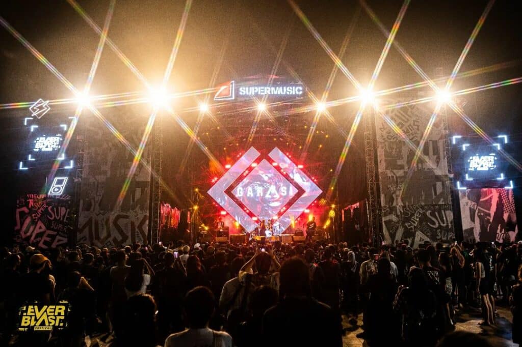stage-at-Everblast-Festival-Bright-Lights