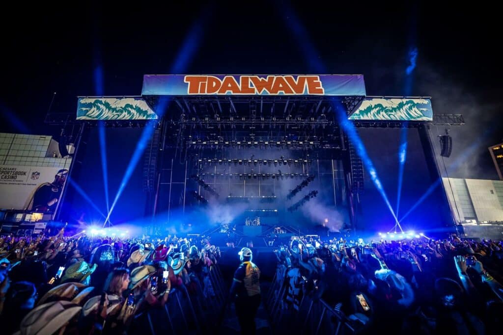 stage-at-TidalWave-country-music-festival