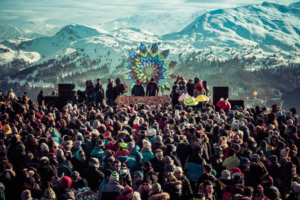 djs-playing-at-Rave-On-Snow-festival-in-austria