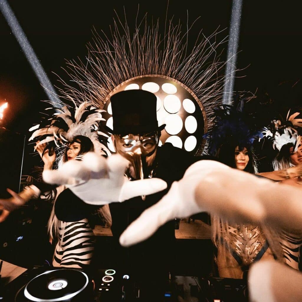 claptone-dj-wearing-venetian-mask-and-perfoming