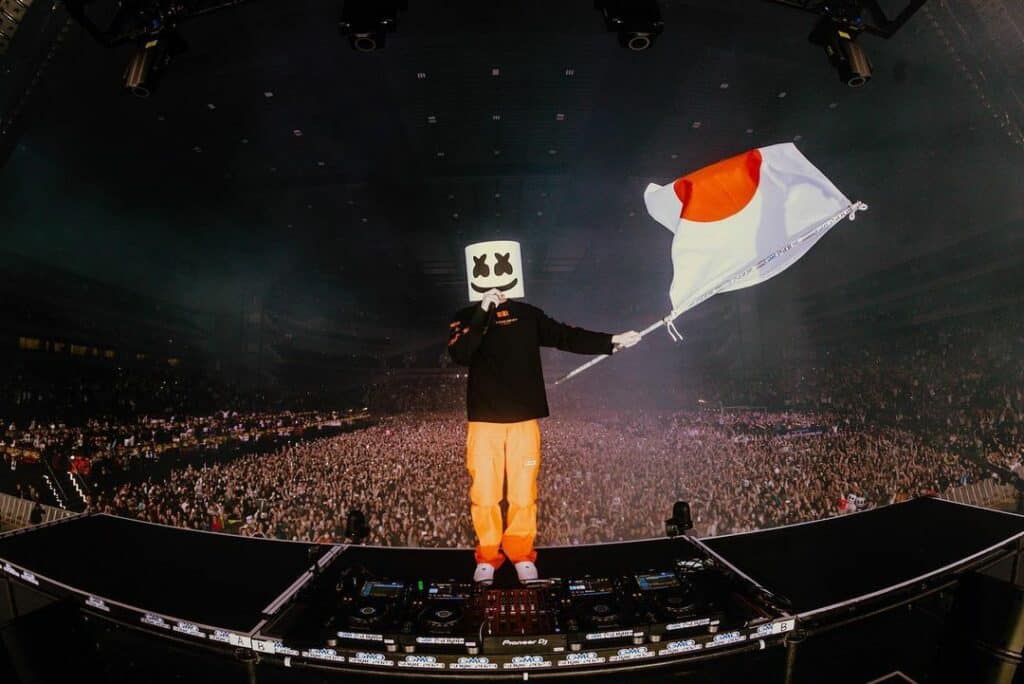 marshmello-dj-perfoming-in-japan