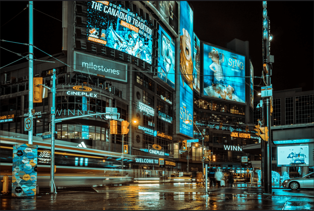 nightlife-in-downtown-toronto