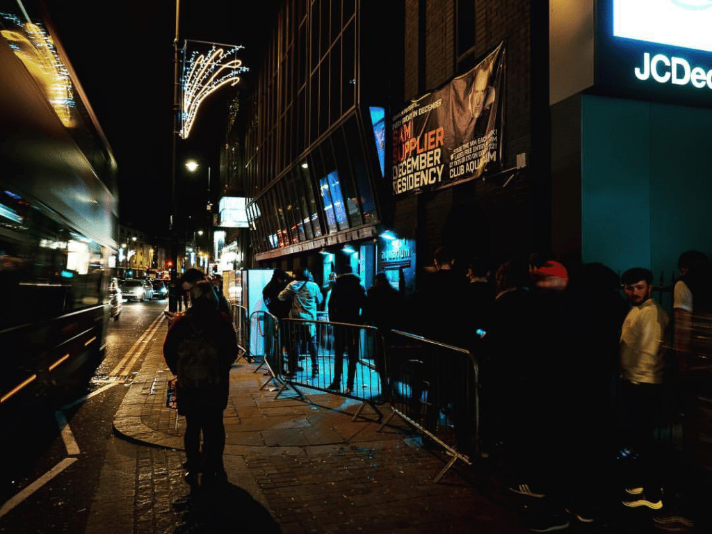 club-aquarium-london-entrance