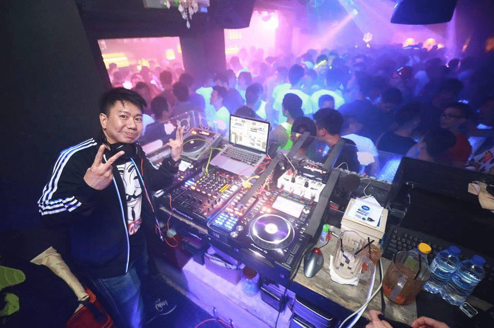 dj-playing-at-taboo-singapore