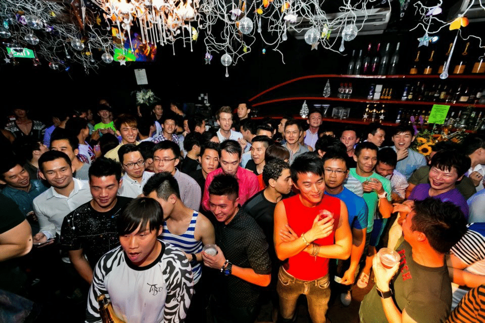 crowds-at-singapore-taboo-club