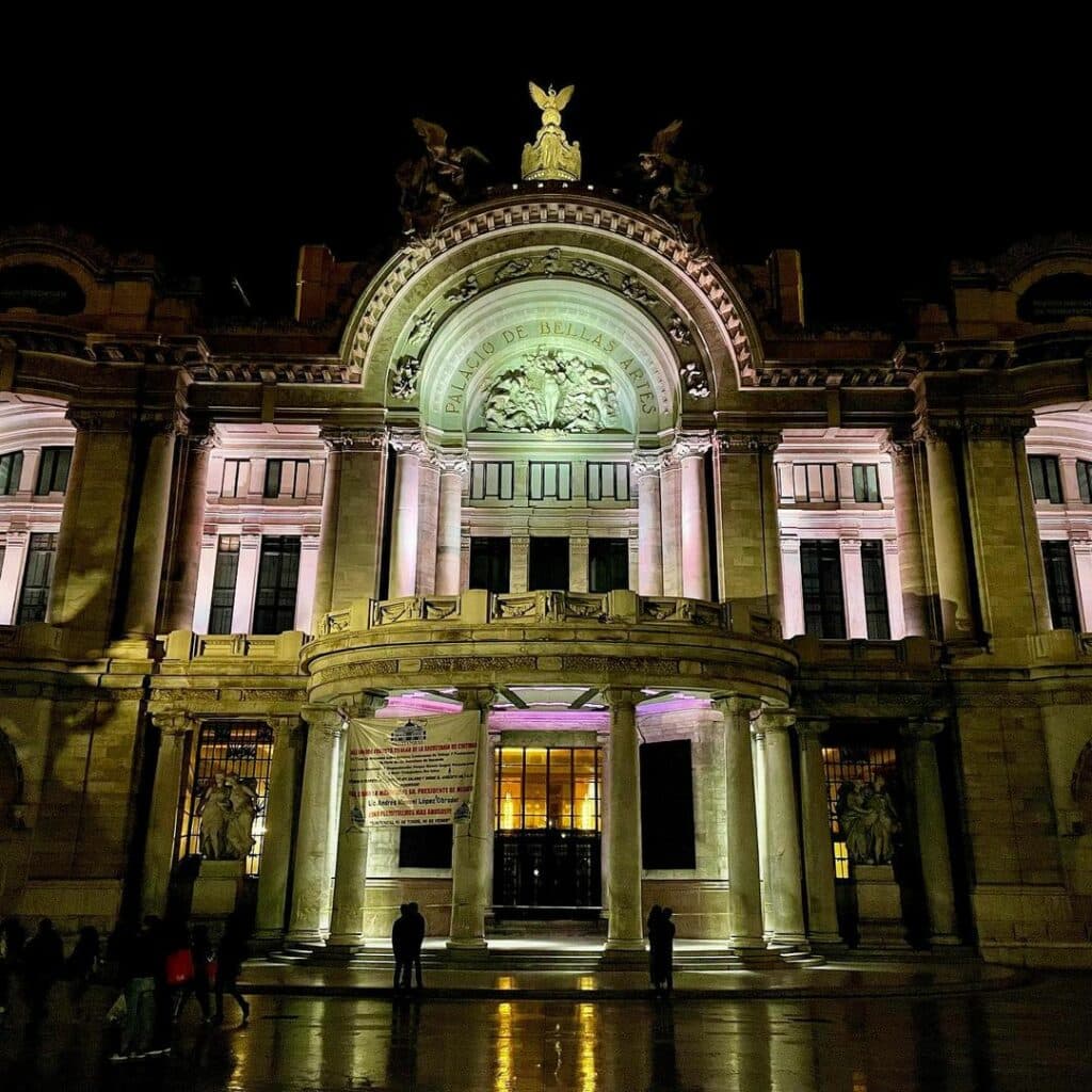 palacio-de-bellas-artes-at-night-mexico-city