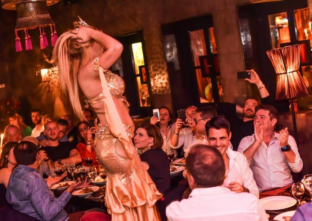 belly-dancing-show-at-comptoir-darna-marrakesh