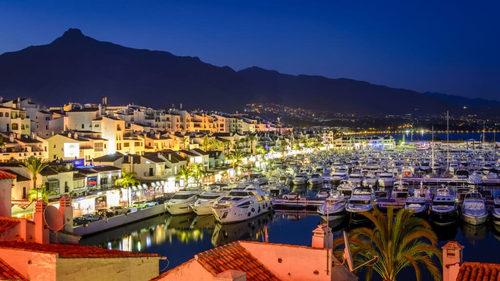 nightlife-in-puerto-banus-marbella